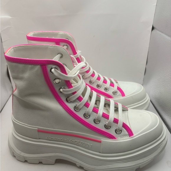 Alexander McQueen Tread Slick Boot 'White Fluo Pink' SZ 39 - Picture 5 of 8